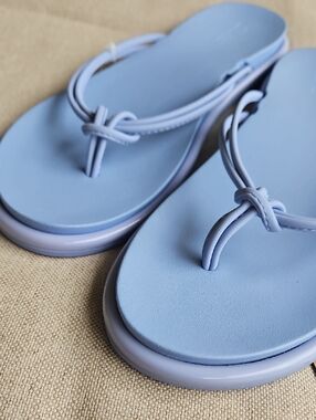 Sz 10- OluKai AKA Strappy Thong Flip-flops, Cloud Blue, Wet Grip EU40